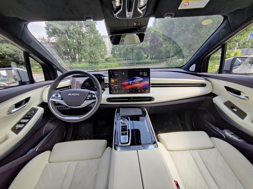三四十万买高端纯电动SUV,蔚来ES6与AION LX PLUS该选谁