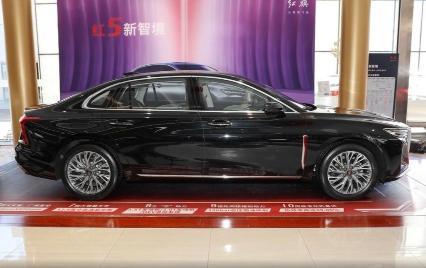 6月售出近万台，红旗H5杀疯了，新款降价接近3万