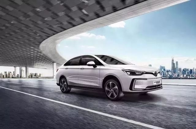 下滑的市场也有黑马，2019年最畅销的新能源车型原来是它