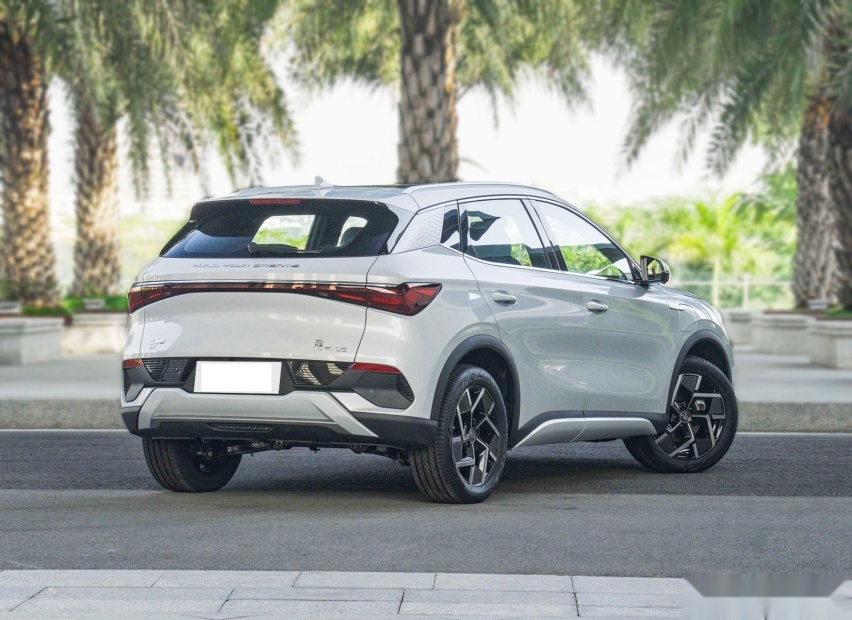 比亚迪“汉”也终于出SUV了！售价看齐哈弗H6外观时尚，续航510Km