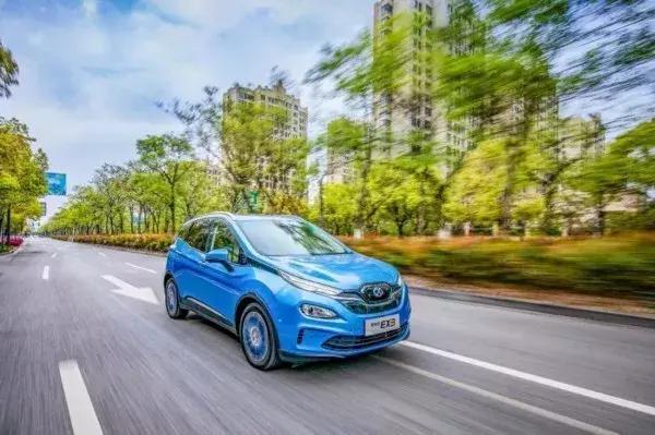 北汽新能源旗下EX3补贴后12.39万，拥有4大黑科技的它值得了解