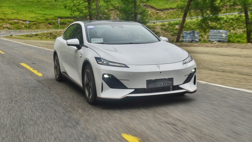 解读长安深蓝SL03：轴距超迈腾，配置不输Model 3