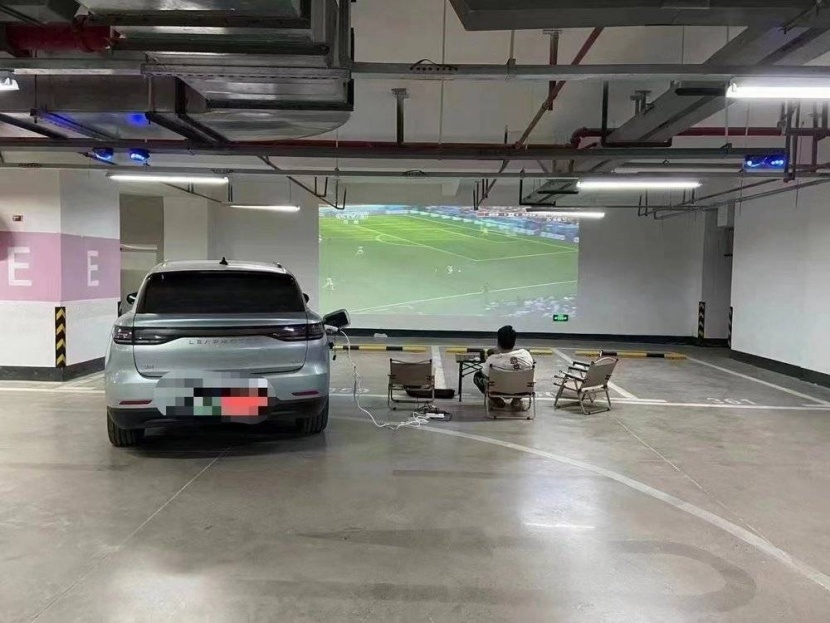 下班回家不想错过世界杯，在车上看球也可以很爽！
