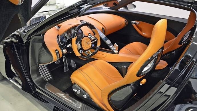前置后驱、搭载V8，布加迪这款新车略显“寒酸”
