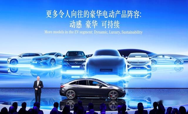 梅赛德斯-奔驰携全品牌豪华电动阵容亮相品牌之夜