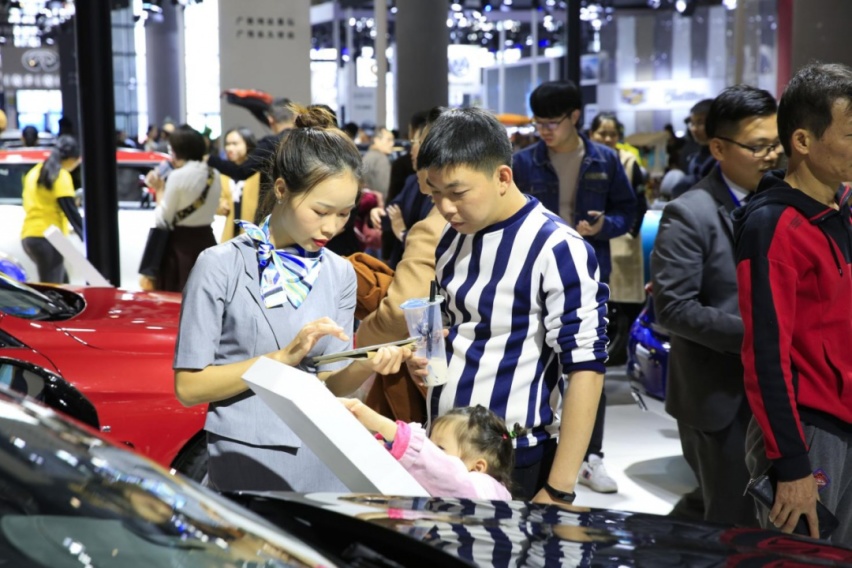 广西人买车，看过10月广西车交会再决定，免费领票中