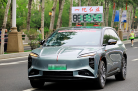 2026一汽红旗长春马拉松激情开跑，红旗天工满电出发全程护航