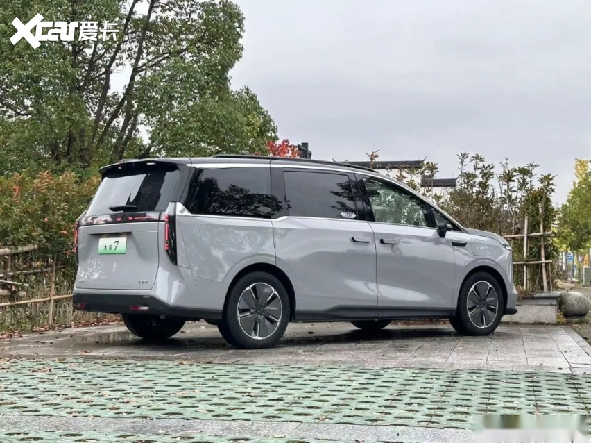 还有人埋头做7座保姆车?