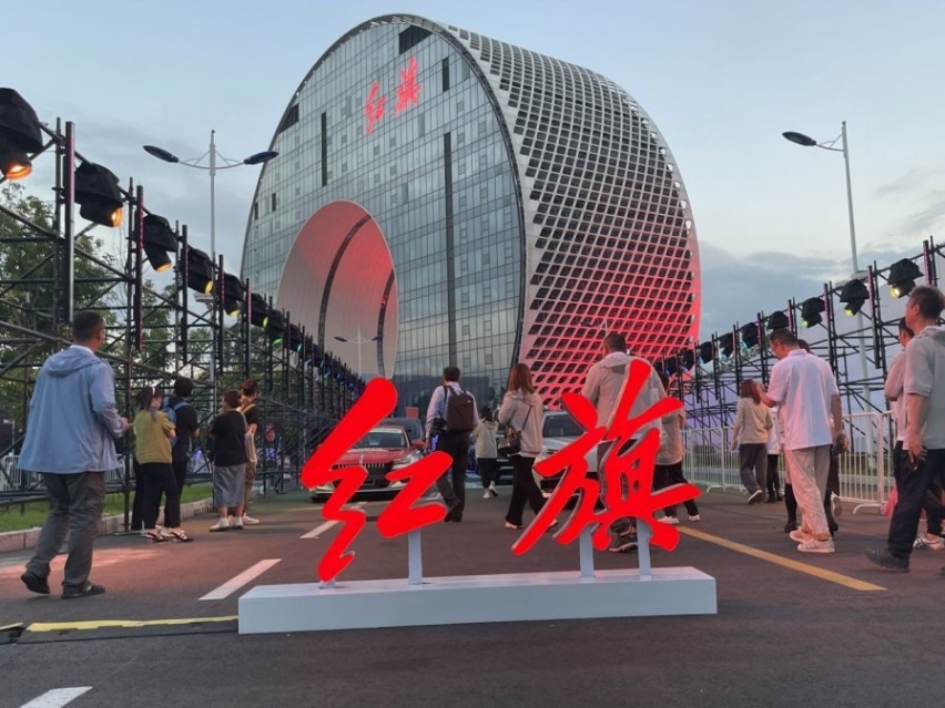 中国豪华紧凑型SUV“天花板”——红旗HS3上市