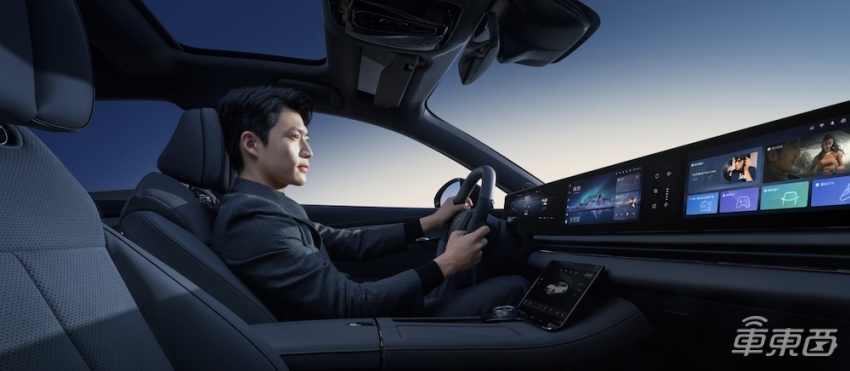 岚图追光PHEV 25.28万元起上市，纯电续航262km，支持高速NOA