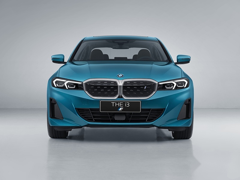 05.全新BMW i3_海岸蓝_正前方(开灯).jpg
