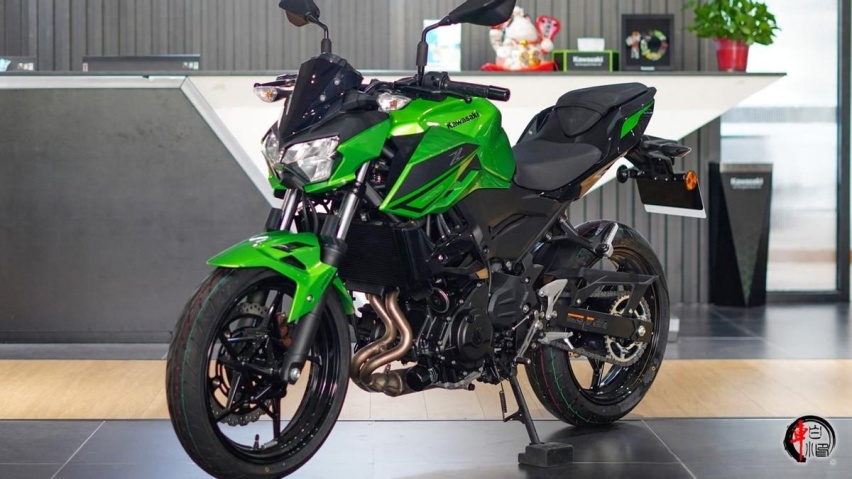 资讯|运动街车川崎Z400:双缸马力极速小猛禽,售价47800元