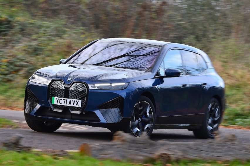 2022 BMW iX 将成豪华全电动SUV新翘楚