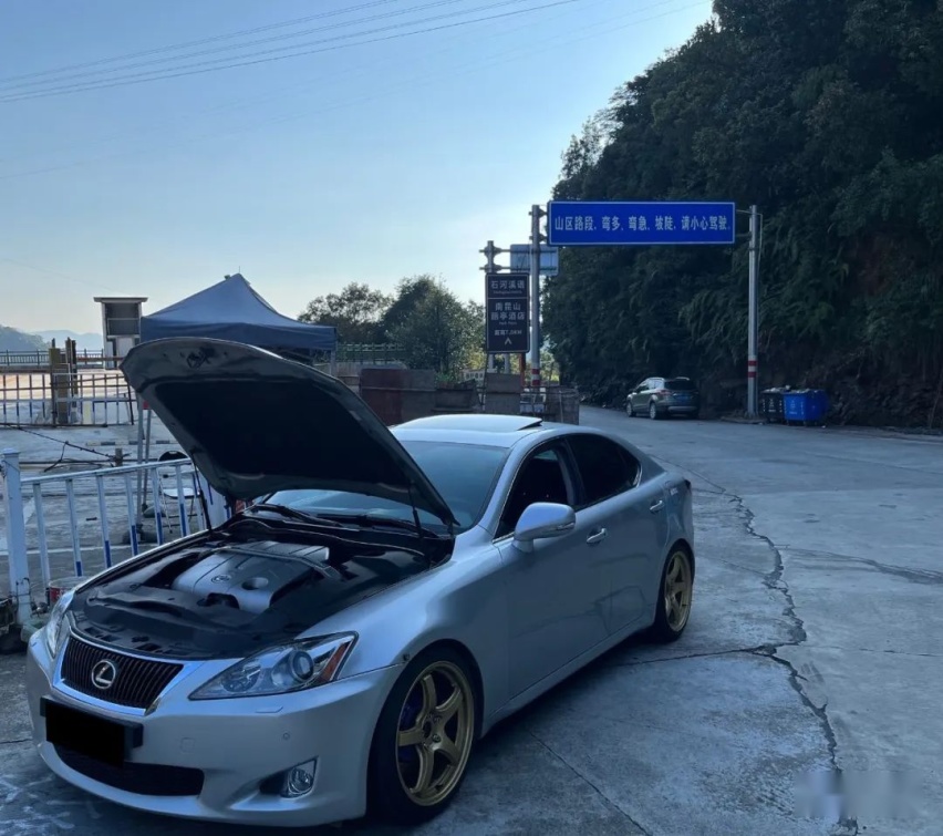 3.5 V6+后驱的雷克萨斯IS300，雷车也能玩出