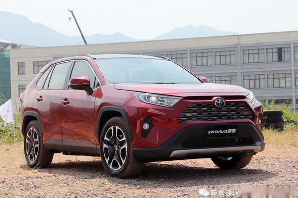 一汽丰田全新RAV4荣放初试：外观凶悍，它还能带你去越野！
