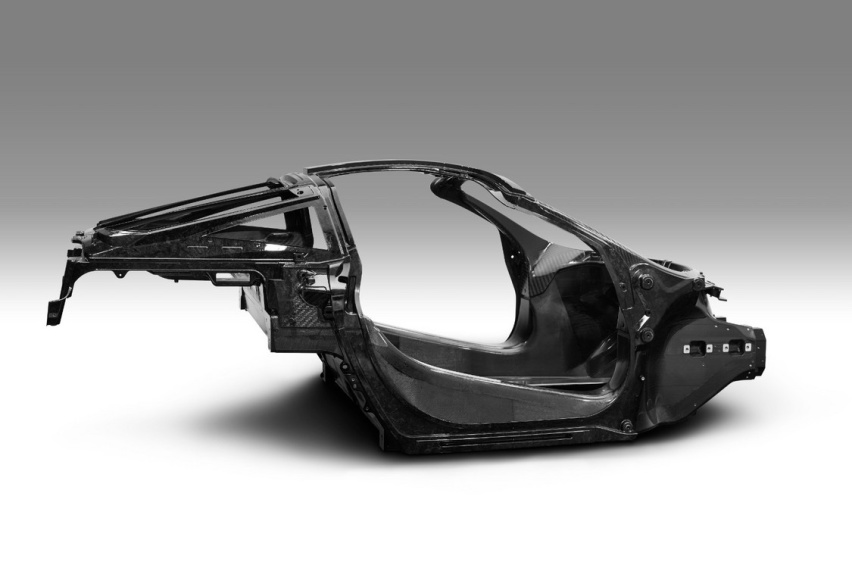 765LT 上应用的 MONOCAGE II 碳纤维单体壳白车身