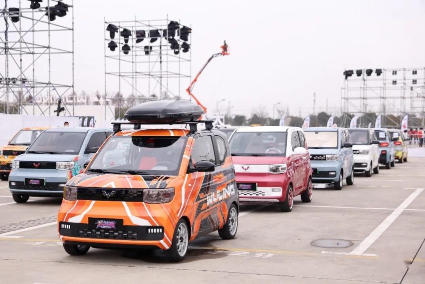 又红又便宜的改装车，超20万人拥有的宏光MINI，改了才好玩