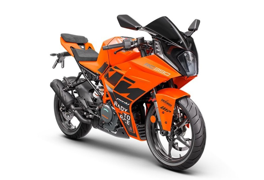 熏黑风挡上身，2023 KTM RC390更具科技和运动感
