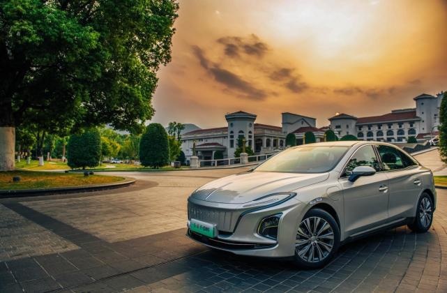 红旗E-QM5 PLUS惊艳上市 让理想飞扬 20万级别的优选车型