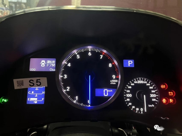 移植了5.0 V8机器的雷克萨斯IS300，这是给宝宝的见面礼？