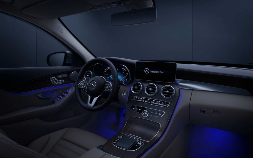 C-Class-L-Sedan-Highlights1-Detail1.jpg
