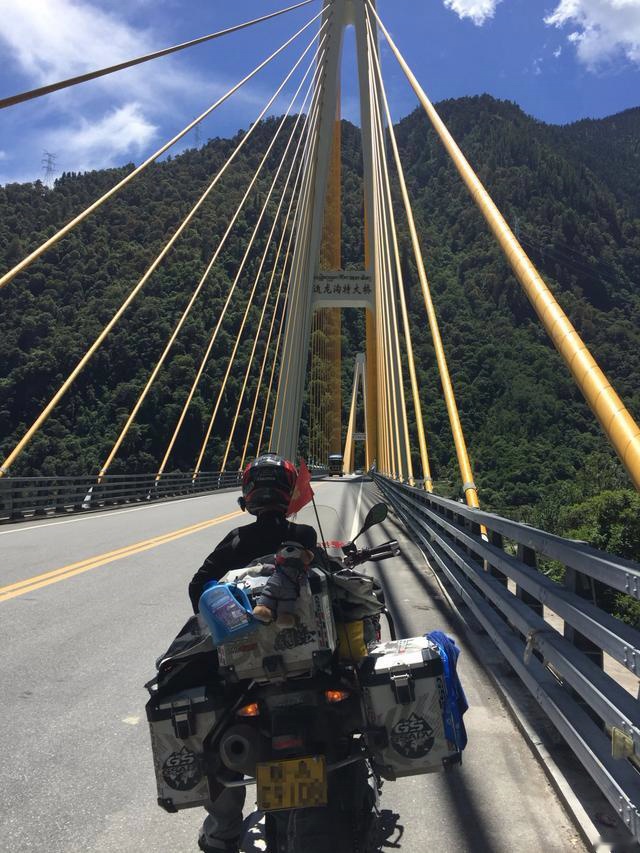 长途摩旅利器，四种骑行模式+无钥匙启动，宝马F750GS评测