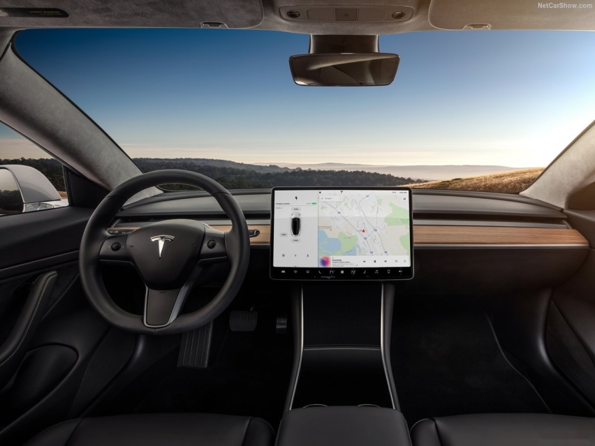 特斯拉Model 3滑进30万，官宣调价
