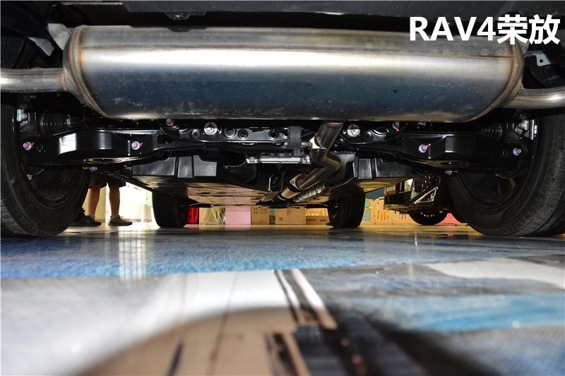 全新RAV4荣放对比CR-V：丰田这一次能翻身吗？