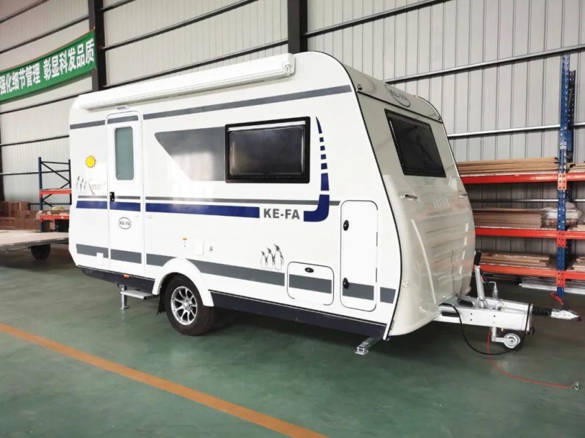 小巧精致又实用的科发小企鹅拖挂房车，小户型设计可满足一家人使用