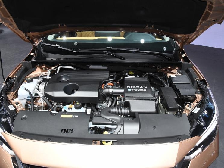 不用插电式充电的电车，百公里油耗3.9L，日产e-POWER轩逸上市