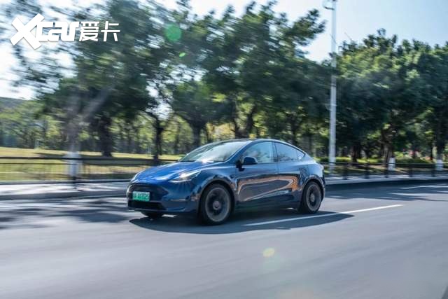 年轻人的“大号玩具车” 春节试驾 Model Y P