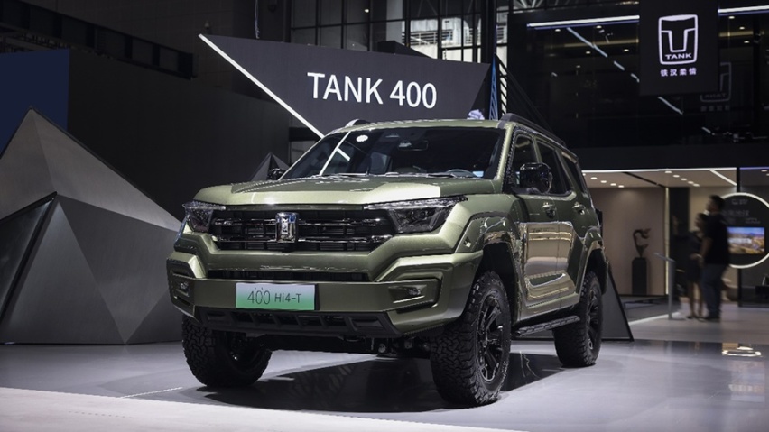 拿跑车淘汰传统轿车，小米和比亚迪的2024已成功一半？