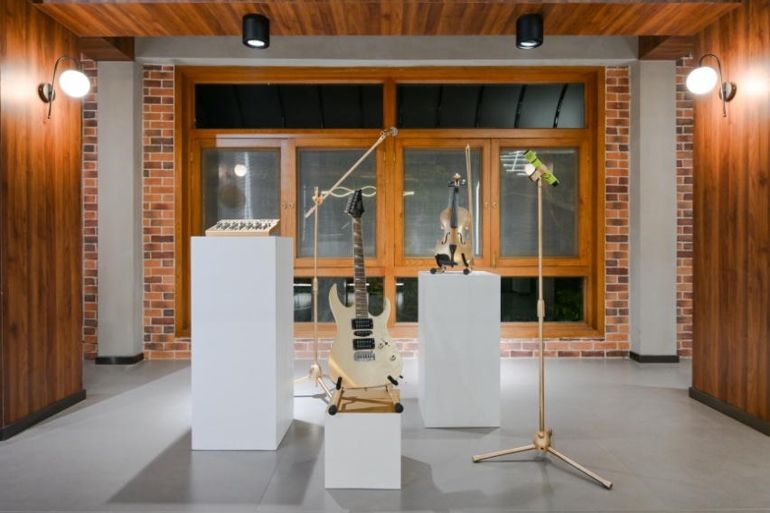 smart精灵#1铂金版“热爱如金”艺术展在杭州开展