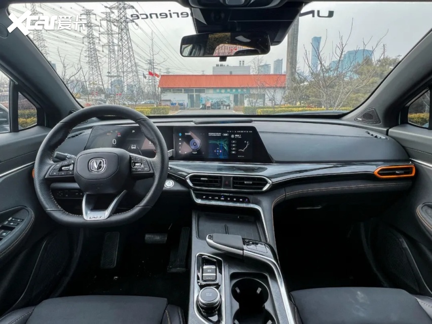 性能媲美高尔夫GTI  UNI-T 2.0T能给年轻人想要的快乐？