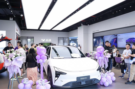 极越上海南翔印象城体验店开业，最新V1.5.0版本全量上车