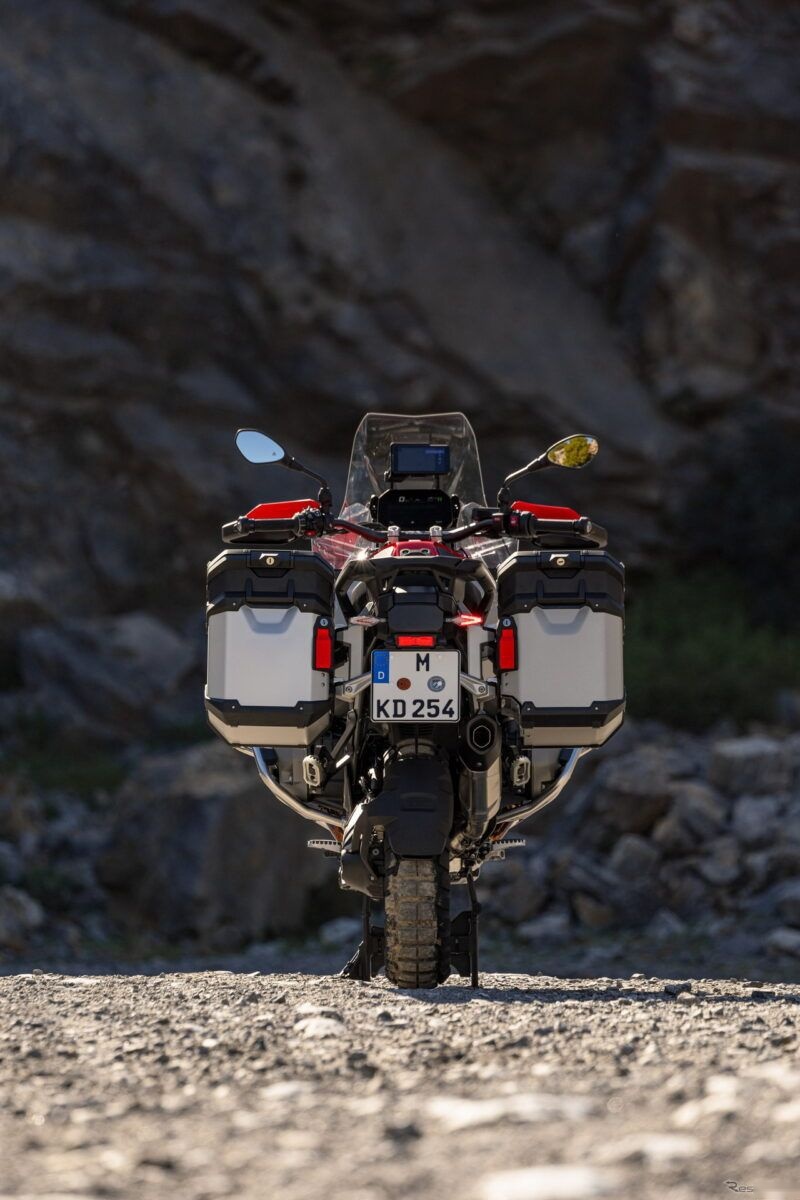 宝马推出次世代冒险车款R1300GS ADV搭载自动变速箱