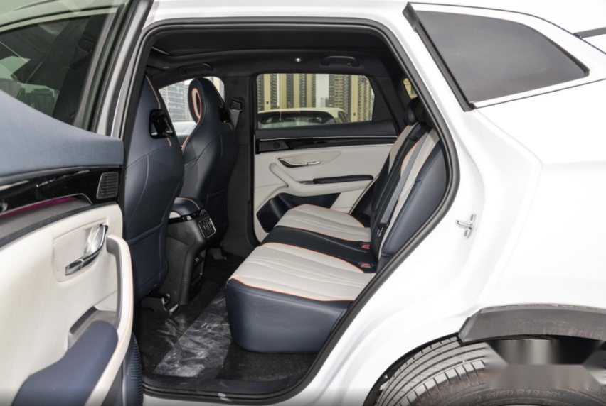 15万预算买SUV，想要省油空间大，宋PLUS DM-i荣耀版值得一看