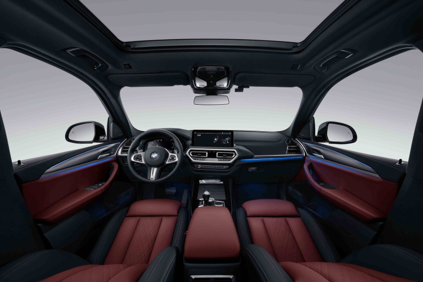 07.新BMW X3内饰.jpg
