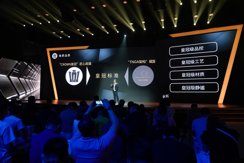 皇冠回归，不是以一款车，而是以一个品牌