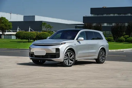 理想L9 2023款 Pro上市，定位大型SUV，对比宝马X3选谁？
