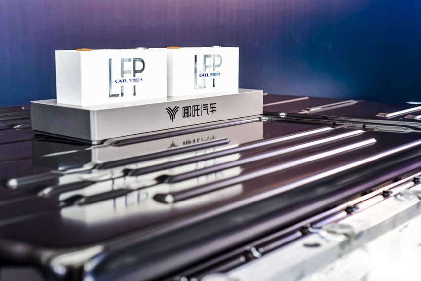 哪吒L搭载40度宁德时代闪充电池，纯电续航310公里，12.99万起
