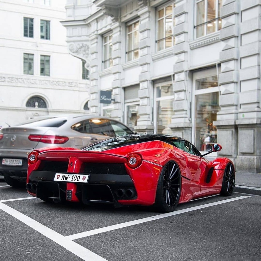法拉利LaFerrari实车街拍 气场强大