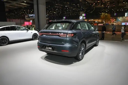 配2.0T+8AT变速箱，定位中型SUV，红旗HS5怎么样？