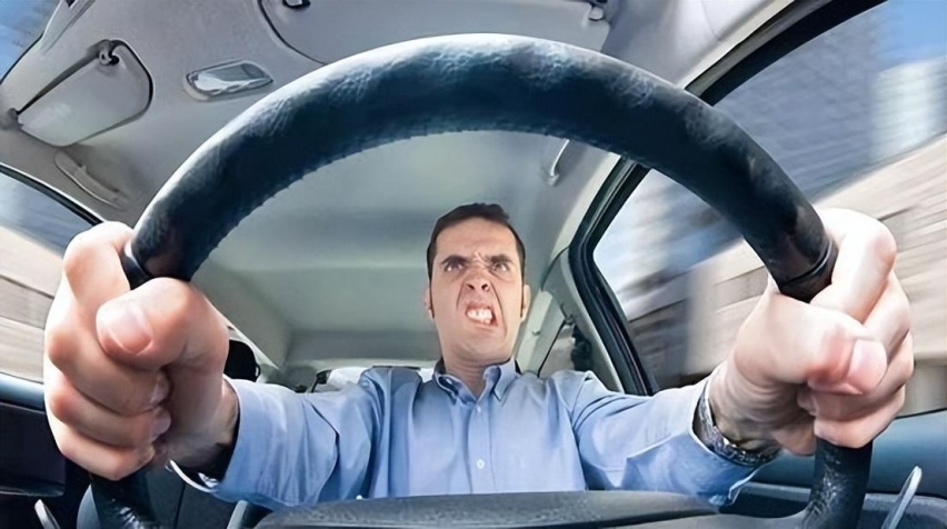 电动车比燃油车更容易让人晕车，这是真的吗？