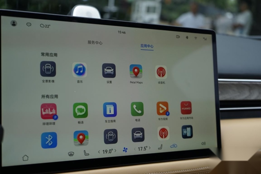 试驾问界M5 ：车机表现惊艳，4.4秒破百，还能挑出哪些不足？