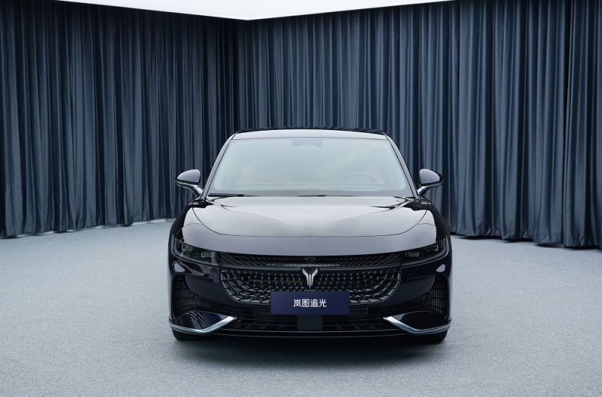 “全球首款豪华行政电动轿车” 岚图追光PHEV版车型曝光