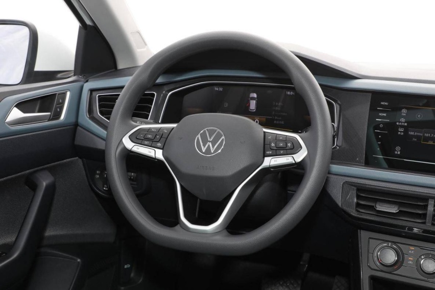试驾大众朗逸XR：手握十万块，能买带Carplay的大众？