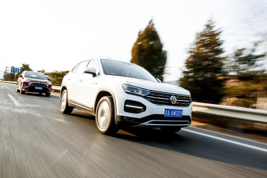 两款SUV，不一样的生活体验 20多万买探岳还是RAV4？