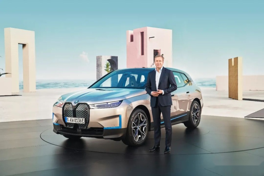 BMW iX显露真身、宝马你低估了，特斯拉一定也看了宝马新车