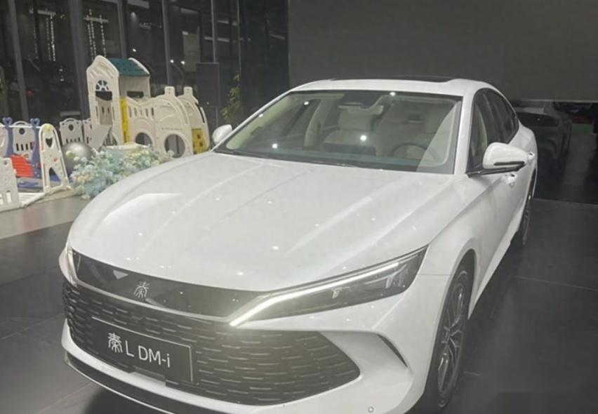 综合续航里程1977公里，油耗3.37L，比亚迪秦LDM-i值得买吗？